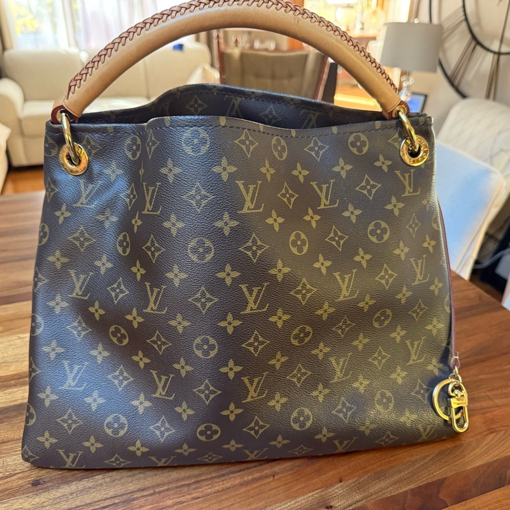 Louis Vuitton Artsy Monogram Shoulder Bag. RETIRED, No longer available at LV.